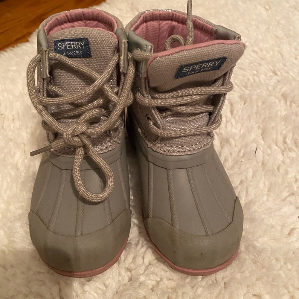 Kid Sperry boots size 6 toddler